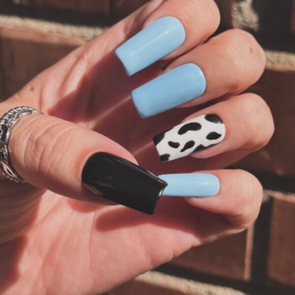 Custom Nail Art - @Pineapple.pressons - Picture 3 of 7